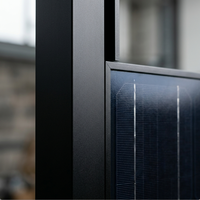 Structure de clôture solaire à montage au sol pour panneaux photovoltaïques bifaciaux verticaux – Système d'énergie solaire pour fermes/parcs de stationnement