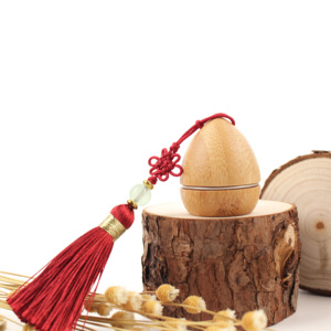 Портативные алюминиевые баночки для бальзама для губ в форме капли с бамбуковой крышкой и китайским узлом-кисточкой, 5 мл/5 г - Product Image 3