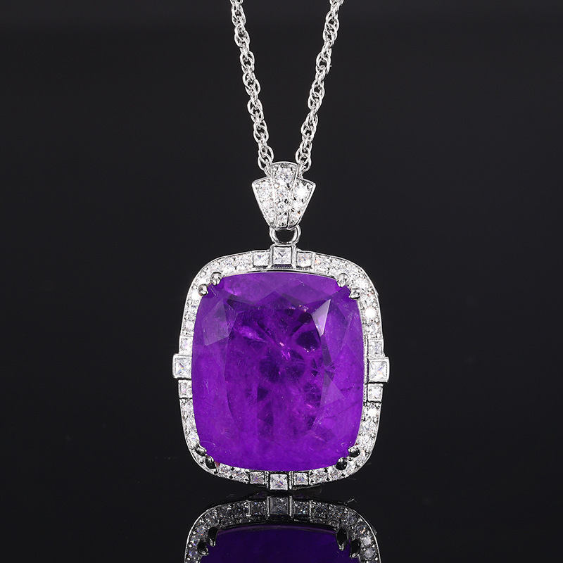 Pendentif violet avec chaîne Chopin