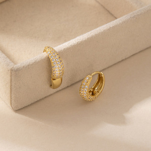 Boucles d'oreilles créoles plaquées or avec micro-incrustations de zircon, forme ovale, bijoux d'anniversaire - Product Image 1