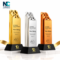 Trophée personnalisé avec base en aluminium mat et cristal K9 pour récompenses annuelles et souvenirs d'entreprise, impression UV OEM ODM
