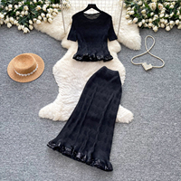 Ensemble deux pièces tricoté pour femme, taille haute, avec haut à manches courtes à sequins et volants, et jupe midi, idéal pour le quotidien