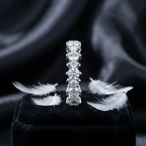 แหวนแต่งงาน D'VINS JEWELS ทองคำแท้ 14K ประดับเพชร VVS รับรองคุณภาพ ฝังแบบ Prong Setting ดีไซน์คลาสสิก ประดับเพชรแล็บเต็มวงแบบ Eternity ดีไซน์โดดเด่นไม่ซ้ำใคร - Product Image 6