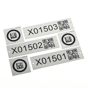 Plaque de nom en métal 3D personnalisée en aluminium anodisé avec numéro de série, nom de marque en relief, <span class=keywords><strong>code</strong></span> QR et logo gravé - Product Image 3