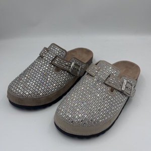 Sabots <span class=keywords><strong>en</strong></span> daim doux unisexes personnalisés avec strass, semelles antidérapantes <span class=keywords><strong>en</strong></span> liège, boucles réglables, style pantoufles - Product Image 5