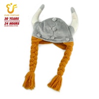 Chapeau en peluche en forme de corne de bœuf Viking avec longues tresses, casque perruque, accessoire de costume de fête amusant pour enfants et adultes, OEM