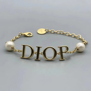 Fade-resistant and High Color Retention D-letter Bracelet, Fashionable Letter Pearls, Light Luxury and High-grade Feeling - Product Image 4