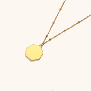 CAIOOCHE Collier anti-ternissement en acier inoxydable plaqué or 18 carats avec pendentif pièce gravé fleur de cerisier et chaîne à perles, cadeau pour femme - Product Image 4