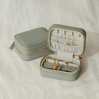 Petite boîte à bijoux en PU pour femmes et filles, organiseur de boucles d'oreilles, étui à bijoux portable en cuir PU, boîtes cadeaux, étui de voyage pour bijoux