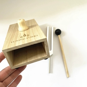 ส้อมเสียง 440Hz พร้อมกล่องไม้สะท้อนเสียง ชุดอุปกรณ์จูนเสียงมาตรฐานสำหรับโรงเรียนและห้องปฏิบัติการ ขายส่ง - Product Image 5