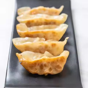 Boulette Gyoza automatique faisant la machine Machine à boulette à la vapeur avec composant de moteur central - Product Image 1