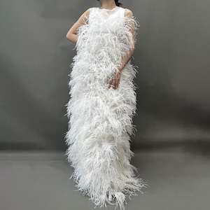 Abito da Cerimonia di Lusso su Misura in <span class=keywords><strong>Piume</strong></span> di Struzzo Bianche per Matrimonio - Product Image 1