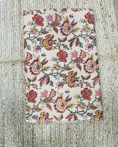 Tela Premium Ligera Hecha a Mano de Algodón Suave con Estampado Floral Moderno de Jaipur, Material para Bolsos y Cortinas - Product Image 1