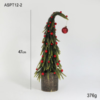 BSCI Hoge Kwaliteit Kunstmatige Gebogen Kerstboom Simulatie Mini Groene Bureaudecoratie Sneeuw Rode Fruit Pot Nieuwjaar