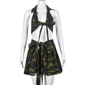 Completo Set Estivo 2025 di Alta Qualità per Donna: Top con Colletto Risvoltato e Minigonna Plissettata, Set Due Pezzi Camouflage - Product Image 6