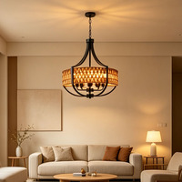 Lustre moderne style ferme avec abat-jour en rotin tressé, cadre en fer ajouré créatif, luminaire suspendu pour la maison