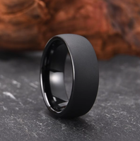 Bague en tungstène noir prête à être expédiée pour hommes, 8 mm, polie haute brillance, anneaux de mariage en carbure de tungstène noir basique pour hommes