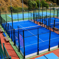 Complexe sportif de luxe, vue panoramique sans obstruction, structure galvanisée en verre trempé, éclairage LED, terrain de padel panoramique personnalisé