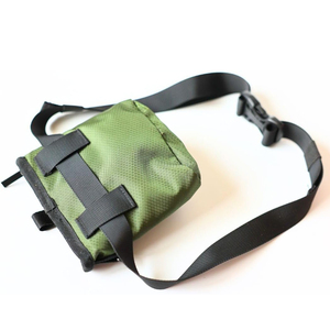 Mini pochette pour friandises pour chien avec fermeture magnétique, petite <span class=keywords><strong>ceinture</strong></span> <span class=keywords><strong>de</strong></span> taille, <span class=keywords><strong>sac</strong></span> d'aide au dressage et au comportement pour les promenades avec distributeur <span class=keywords><strong>de</strong></span> sacs à déjections canines - Product Image 4