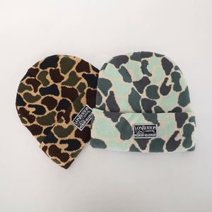 Gorro con logotipo y parche tejido personalizado Gorras tejidas al por mayor gorro de esquí cálido para invierno Unisex Camo acrílico liso Oem gorro teñido de alta calidad - Product Image 1