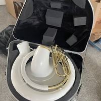 Sousaphone professionnel en fibre de verre blanc OEM, léger, en laiton, pour performance d'orchestre de marche - Vente en gros usine