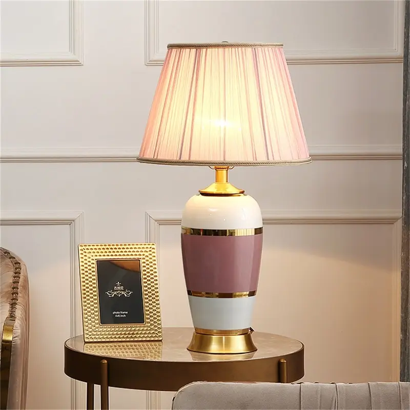 Guzhen Lieferant Keramik Tisch lampen Pink Copper Schreibtisch Licht Luxus modernen Stoff dekorativ für zu Hause Wohnzimmer Schlafzimmer Büro