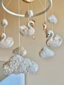 Venta al por mayor Swan Baby Mobile Girl Boucle Mobile, baby Room decor Nursery Mobile - Product Image 3