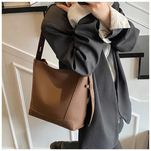 กระเป๋าทรงถังขนาดใหญ่สำหรับผู้หญิงกระเป๋าหรูหราหนังนิ่มดีไซน์เนอร์กระเป๋าสะพายไหล่ผู้หญิงขายดีที่สุด - Product Image 6