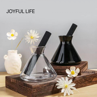 Bouteille en verre triangulaire vide de 220 ml en forme de sablier pour aromathérapie, couleur personnalisable, pour emballage de diffuseur à bâtonnets et décoration intérieure - Vente en gros