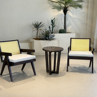 Chaise d'extérieur en bois avec dossier tressé et coussin pour jardin, terrasse et café