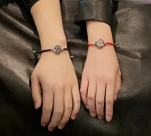 totwoo Long-distance guardian lover smart bracelet couple remote sensing interactive flash bracelet star moon bracelet