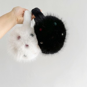 Enfants enfants filles mignon pliable noir <span class=keywords><strong>blanc</strong></span> rose couleur menthe bloquant pompon fausse <span class=keywords><strong>fourrure</strong></span> <span class=keywords><strong>cache</strong></span>-oreilles extérieur <span class=keywords><strong>cache</strong></span>-oreilles pour les étudiants - Product Image 4