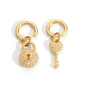 Pendientes de Diamantes con Corte Corazón, Chapados en Oro de 18K, Acero Inoxidable, para Uso Diario - Product Image 4