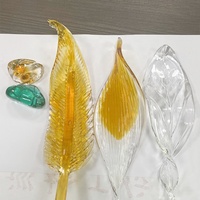 Projet de décoration de grand plafond d'hôtel contemporain personnalisé lampe suspendue faite à la main lustre en verre de plumes