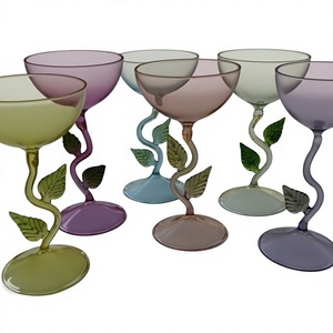Vase artisanal en verre, forme irrégulière, décoration d'intérieur, fabriqué à Istanbul par DAFNI BIG PAZAR, modèle 663 - Product Image 1