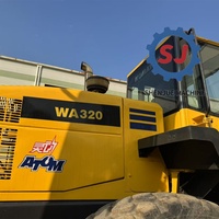 Chargeuses sur pneus Komatsu WA320-5 d'occasion du Japon, modèles WA300-1, 320-3, 320-5 / Chargeuses frontales d'occasion