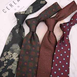 เนคไทผ้าไหมลำลองแบบใหม่ขนาด 8 ซม. สำหรับธุรกิจ พร้อมกล่องของขวัญ สีตามสั่ง ขายส่ง ลายดอกไม้ รับผลิตแบบ OEM สำหรับผู้ชาย - Product Image 2