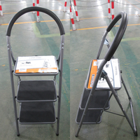 Vente directe d'usine échelle à 4 marches pour la maison échelle pliable en acier à usage domestique avec tapis antidérapant