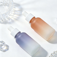 Hersteller Maßgefertigte Leere Kosmetik-Mattglasflasche Bernsteinfarben 30ml/50ml/100ml Glas-Tropfflasche Anpassbare Farbe Kunststoff/Aluminium