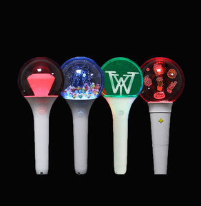 Bâton lumineux LED RGB rotatif à 360 degrés, activé par le son, clignotant et musical, pour concerts, Kpop, fêtes et événements. - Product Image 1