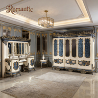 Ensemble de chambre à coucher de luxe en bois de style royal turc avec tête de lit capitonnée, design antique européen, tailles et couleurs personnalisables pour villa