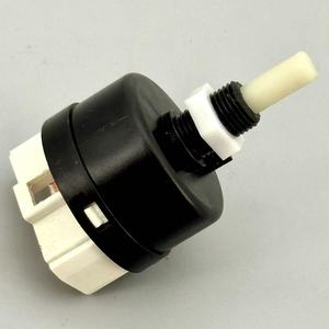 Interruptor de Aire Acondicionado Subaru 62x35x35mm YF-82951 para Reemplazo del Ventilador - Product Image 1