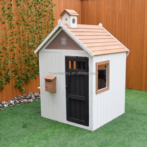 Casita de juegos de madera para exteriores, tienda de juegos de simulación para niños con mostrador, buzón y chimenea encantadora para jardín. - Product Image 6