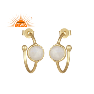 Aretes de Aro de Plata con Baño de Oro Amarillo y Piedra Lunar Arcoíris de Aspecto Elegante, Joyería de Diseño al por Mayor - Product Image 1