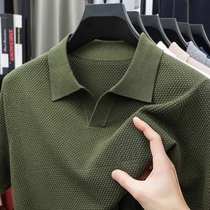 Polo en tricot pour homme avec <span class=keywords><strong>tissu</strong></span> texturé <span class=keywords><strong>nid</strong></span> <span class=keywords><strong>d</strong></span>'<span class=keywords><strong>abeille</strong></span>, col en V et manches courtes - Product Image 4