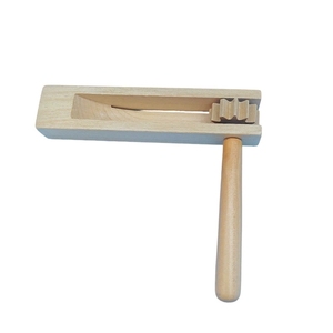 Instrument de percussion Orff en bois naturel à cliquet manuel pour enfants, idéal pour l'éveil musical et l'entraînement rythmique. - Product Image 1