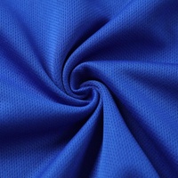 Ensemble d'uniformes de football à rayures diagonales géométriques, dégradé bleu multi-tons, maillot de football, short noir, nom et numéro personnalisés, 100% polyester