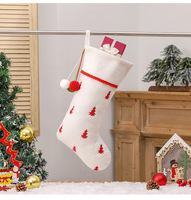 Chaussette de Noël personnalisée avec motif sapin de Noël, nom personnalisé, sacs cadeaux de Noël avec pompon pour la décoration de cheminée des fêtes