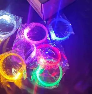Kỳ nghỉ sự kiện chiếu sáng <span class=keywords><strong>LED</strong></span> Dây đeo cổ tay dạ quang buổi hòa nhạc Vòng đeo tay cho Đảng mới lạ cho kỳ nghỉ bên Nguồn cung cấp - Product Image 4