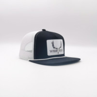 Pabrik topi Trucker topi logo bordir kustom dengan tambalan tenun 5 panel tepi datar topi Trucker topi